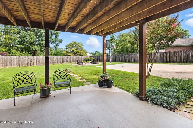 8303 Huntsman Trail, Louisville, KY 40291