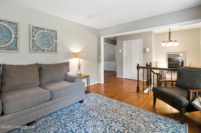 8303 Huntsman Trail, Louisville, KY 40291