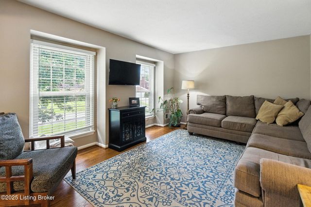 8303 Huntsman Trail, Louisville, KY 40291