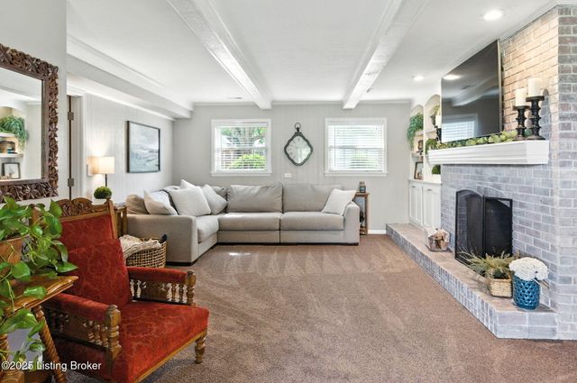 8303 Huntsman Trail, Louisville, KY 40291