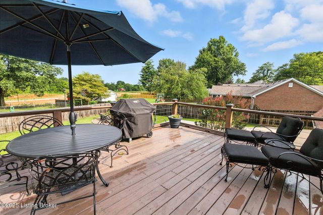 8303 Huntsman Trail, Louisville, KY 40291