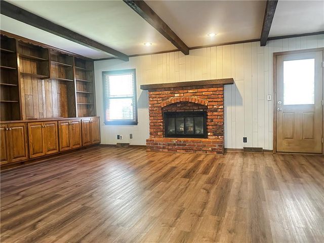 9102 W 81st Terrace, Overland Park, KS 66204