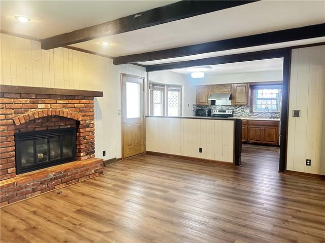9102 W 81st Terrace, Overland Park, KS 66204