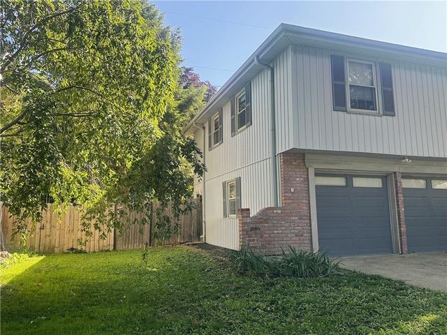 9102 W 81st Terrace, Overland Park, KS 66204