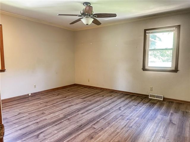 9102 W 81st Terrace, Overland Park, KS 66204