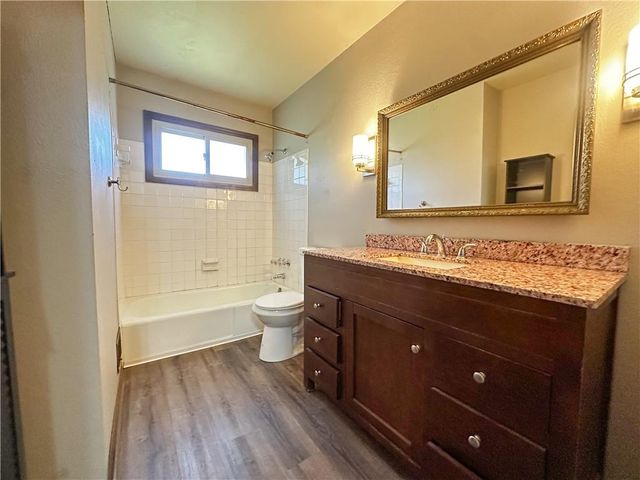 9102 W 81st Terrace, Overland Park, KS 66204