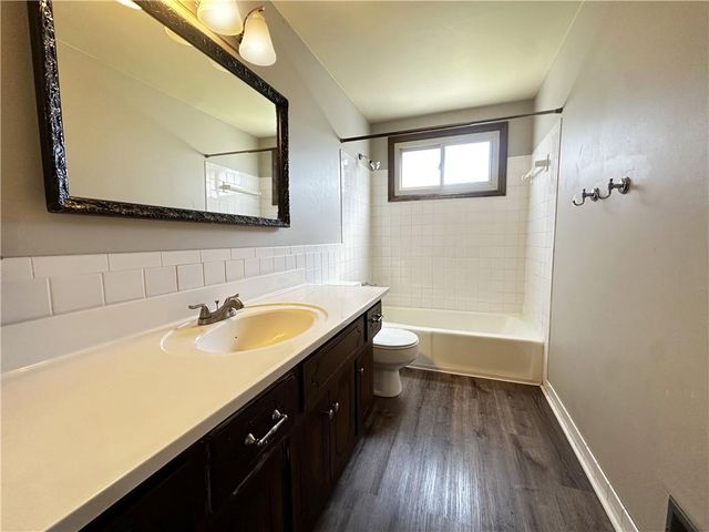 9102 W 81st Terrace, Overland Park, KS 66204