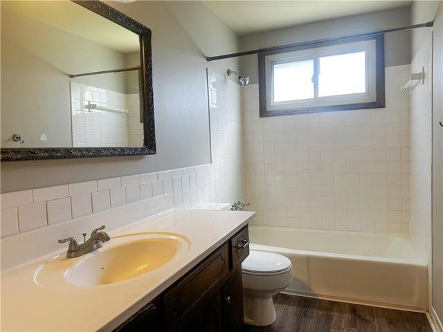 9102 W 81st Terrace, Overland Park, KS 66204