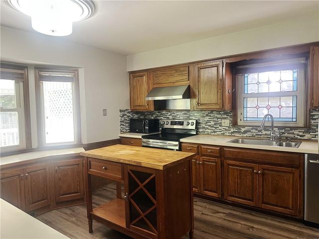 9102 W 81st Terrace, Overland Park, KS 66204