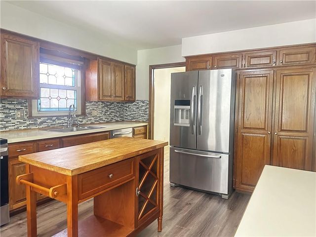 9102 W 81st Terrace, Overland Park, KS 66204