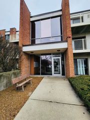 300 W Fullerton Avenue 222, Addison, IL 60101