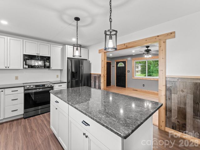 10 Monte Vista Circle, Candler, NC 28715