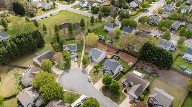 6064 Parkside Circle, Winston-salem, NC 27107