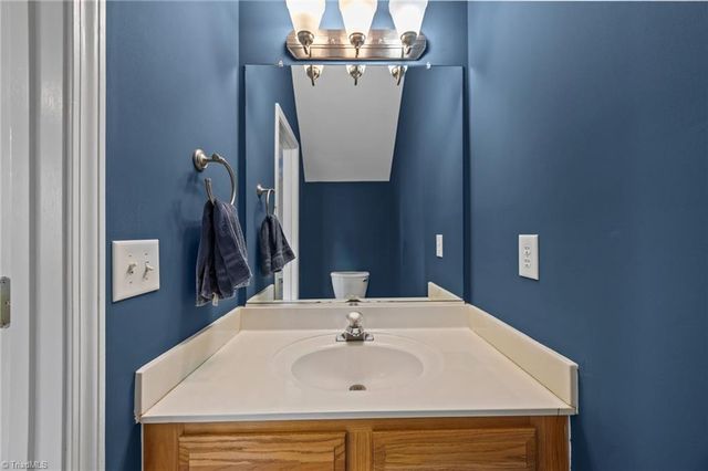 6064 Parkside Circle, Winston-salem, NC 27107