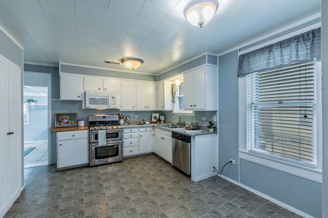 900 N 31st Street, Waco, TX 76707