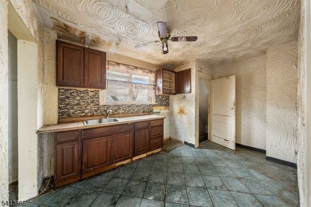 9 Stratford Pl, Irvington Twp., NJ 07111