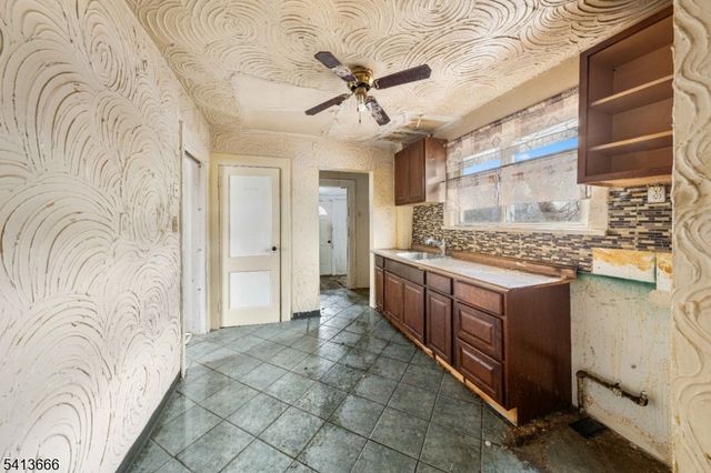 9 Stratford Pl, Irvington Twp., NJ 07111