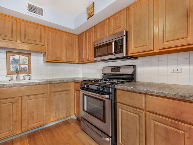 6800 N Harlem Avenue 501, Chicago, IL 60631