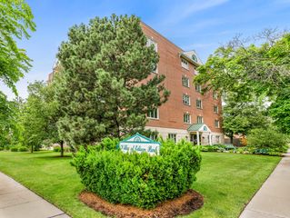 6800 N Harlem Avenue 501, Chicago, IL 60631