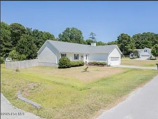 200 Smallberry Court, Sneads Ferry, NC 28460