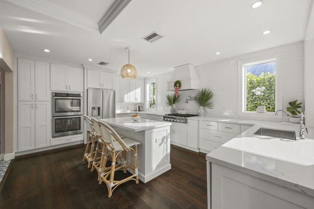 9806 SE Landing Place, Tequesta, FL 33469