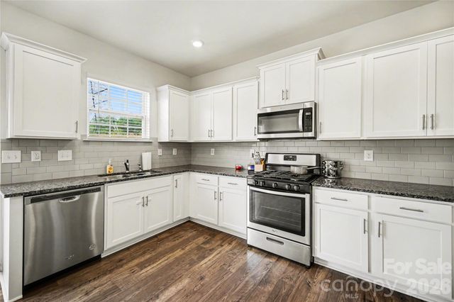 828 Larmore Avenue, Charlotte, NC 28216