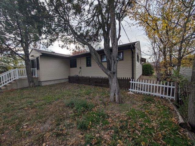 824 W 4th Ave, Dickinson, ND 58601