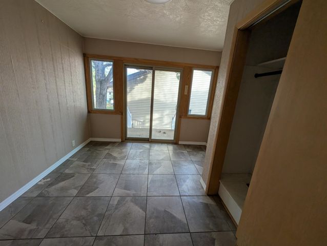 824 W 4th Ave, Dickinson, ND 58601