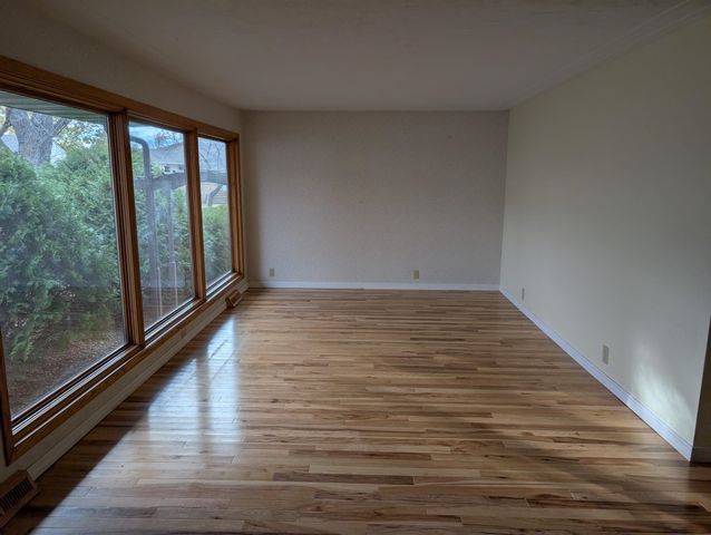 824 W 4th Ave, Dickinson, ND 58601