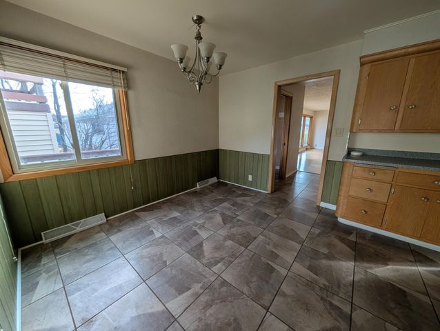 824 W 4th Ave, Dickinson, ND 58601