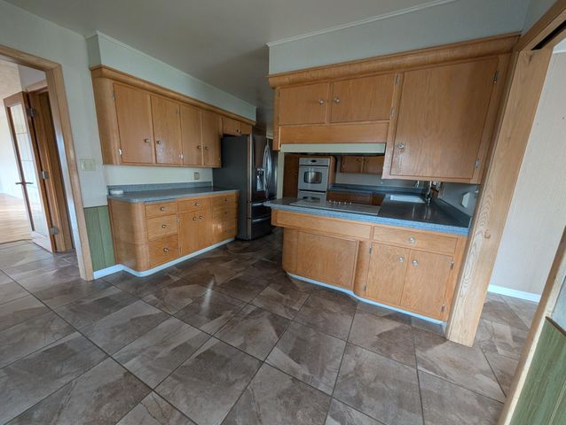 824 W 4th Ave, Dickinson, ND 58601