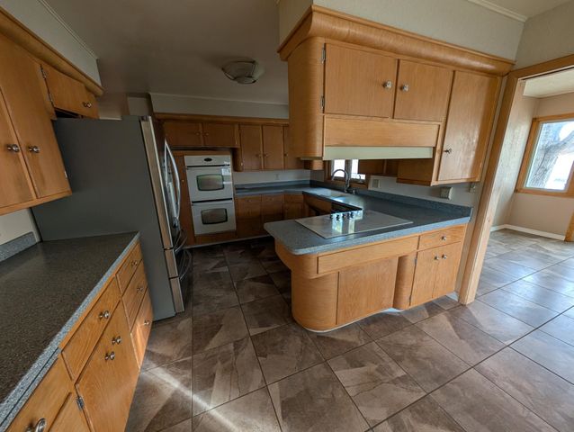 824 W 4th Ave, Dickinson, ND 58601