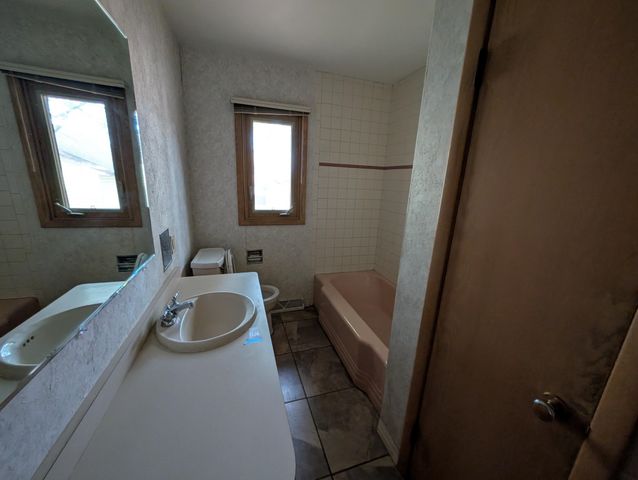 824 W 4th Ave, Dickinson, ND 58601