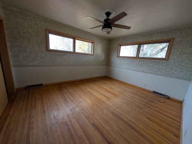 824 W 4th Ave, Dickinson, ND 58601