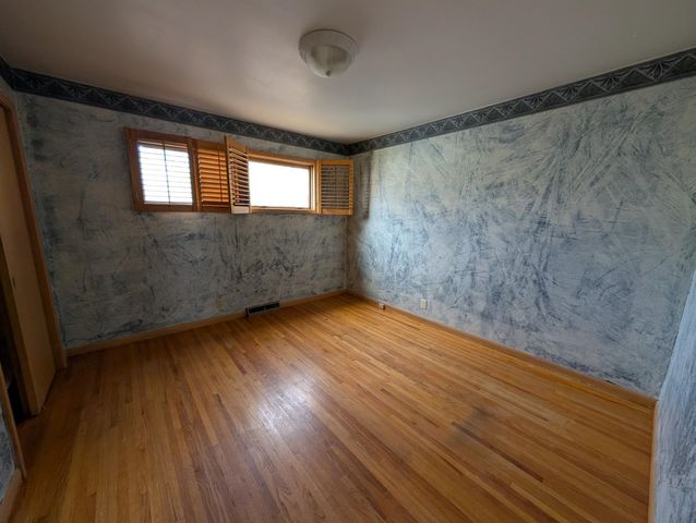 824 W 4th Ave, Dickinson, ND 58601