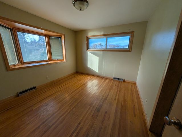 824 W 4th Ave, Dickinson, ND 58601