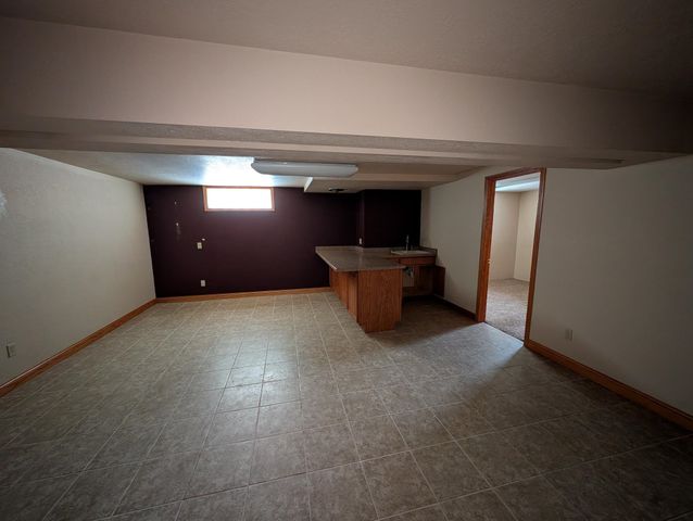 824 W 4th Ave, Dickinson, ND 58601