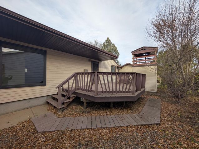 824 W 4th Ave, Dickinson, ND 58601