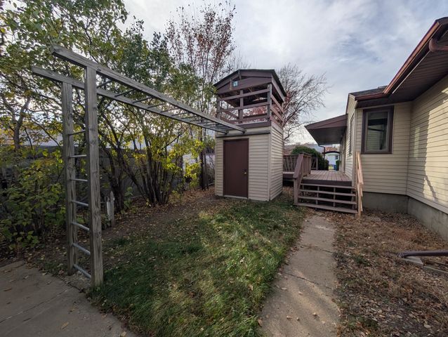 824 W 4th Ave, Dickinson, ND 58601