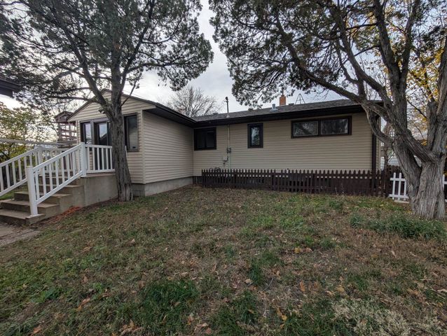 824 W 4th Ave, Dickinson, ND 58601