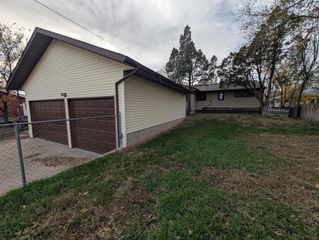 824 W 4th Ave, Dickinson, ND 58601