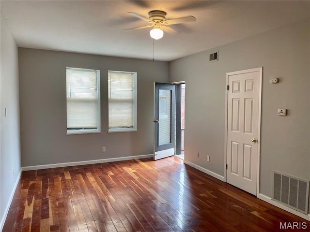 5841 Cabanne, St Louis, MO 63112