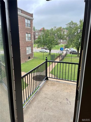 5841 Cabanne, St Louis, MO 63112