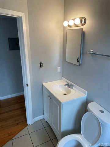 5841 Cabanne, St Louis, MO 63112