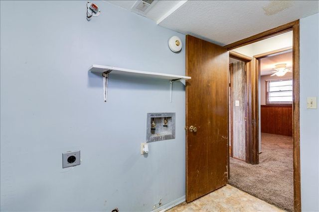 400 N Hickory, Valley Center, KS 67147