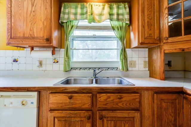 400 N Hickory, Valley Center, KS 67147