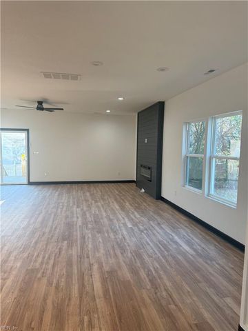 122 E Kelly AVE, Hampton, VA 23663