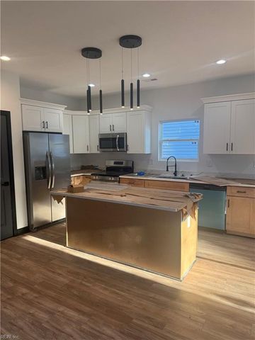 122 E Kelly AVE, Hampton, VA 23663