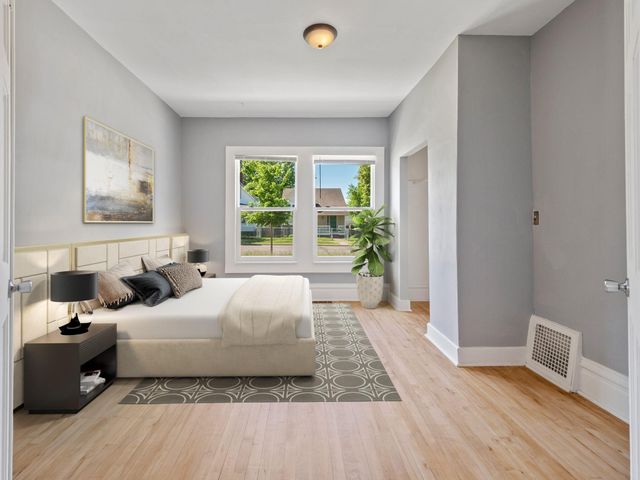 937 Thomas Avenue, Saint Paul, MN 55104