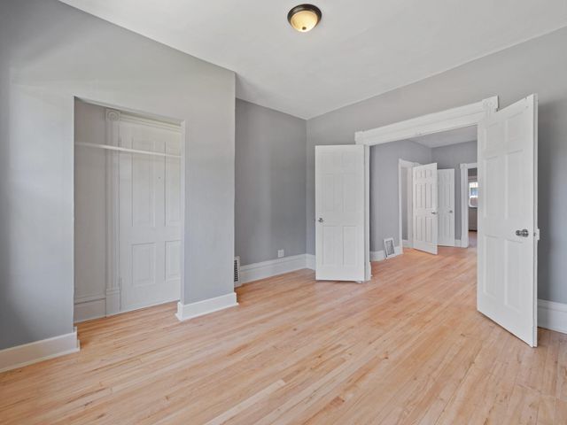 937 Thomas Avenue, Saint Paul, MN 55104